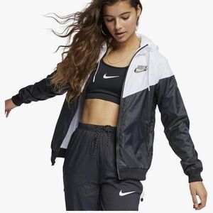 Nike Women's Windbreaker Jacket Black Size S